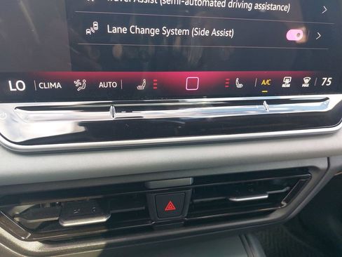 New 2026 Volkswagen Tiguan SE R-Line AWD/4WD image 17