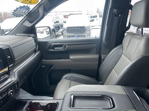 Used 2022 Chevrolet Silverado 1500 ZR2 w/ Technology Package image 18