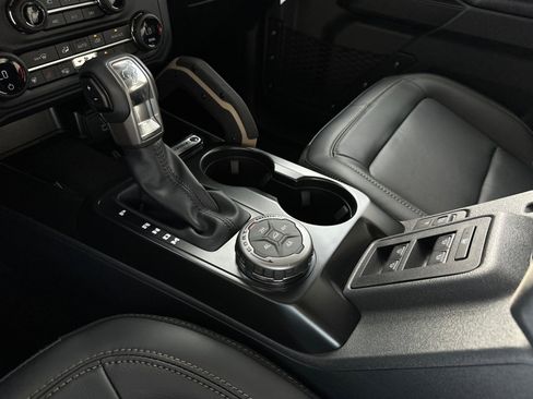 New 2025 Ford Bronco Badlands image 32