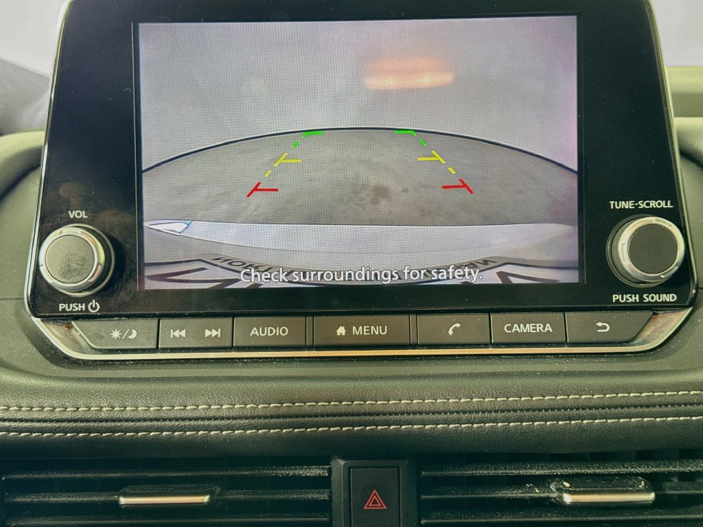 Used 2025 Nissan Rogue SV FWD image 15