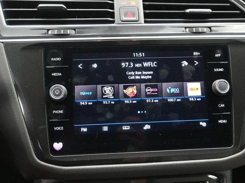 Used 2018 Volkswagen Tiguan SE w/ 18" Alloy Wheels Package FWD image 14