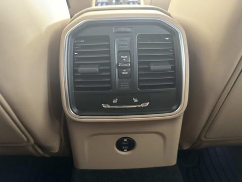Used 2022 Porsche Macan AWD/4WD image 63