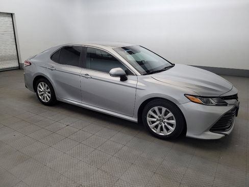 Used 2018 Toyota Camry LE w/ Convenience Package image 11