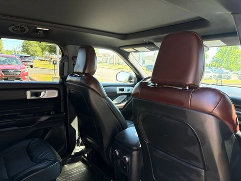 Used 2020 Ford Explorer Platinum w/ Premium Technology Package AWD/4WD image 14