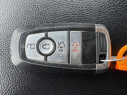 Used 2020 Ford Fusion SE FWD image 32