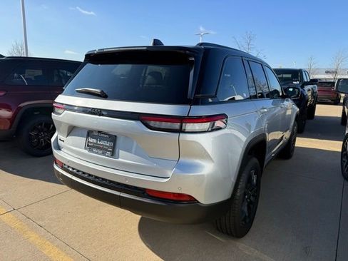 New 2025 Jeep Grand Cherokee Limited image 8