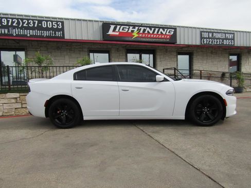 Used 2015 Dodge Charger SXT image 5