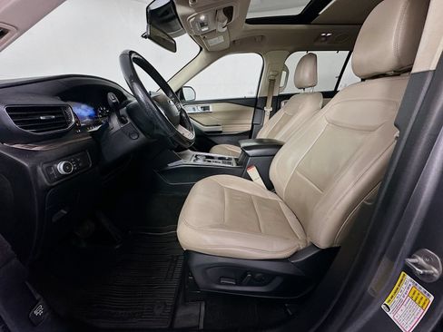 Used 2022 Ford Explorer Limited w/ Equipment Group 301A RWD image 22