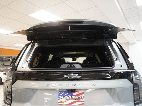 New 2026 Chevrolet Suburban High Country AWD/4WD image 9