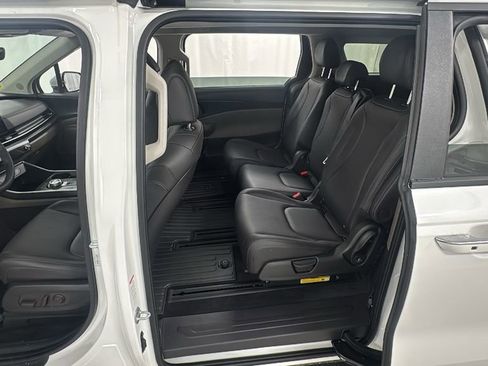 New 2026 Kia Carnival LXS image 15