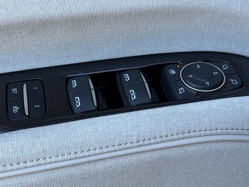 Used 2021 Cadillac Escalade Premium Luxury Platinum image 11