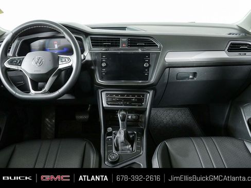 Used 2024 Volkswagen Tiguan SE AWD/4WD image 19