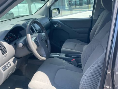 Used 2018 Nissan Frontier SV w/ Value Truck Package AWD/4WD image 4
