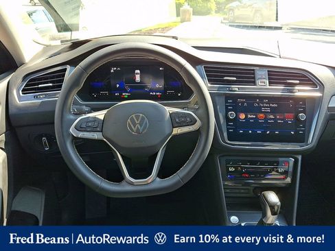 Certified 2023 Volkswagen Tiguan SE w/ Panoramic Sunroof Package AWD/4WD image 18
