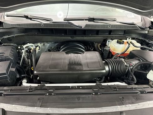 Used 2025 Chevrolet Suburban LT RWD image 33