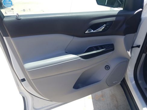 Used 2018 GMC Acadia SLT FWD image 9