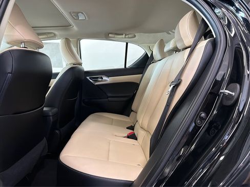 Used 2016 Lexus CT 200h w/ Navigation Package FWD image 10