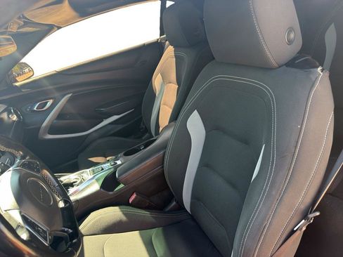 Used 2019 Chevrolet Camaro LT RWD image 8