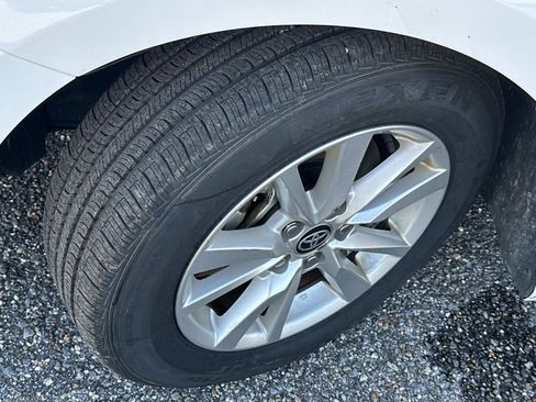 Used 2025 Toyota Camry LE image 7