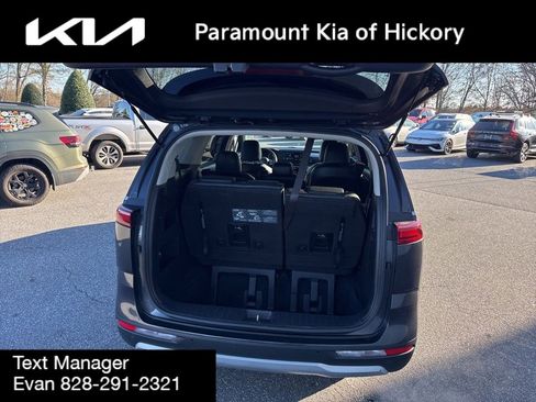 Used 2023 Kia Carnival LX image 9