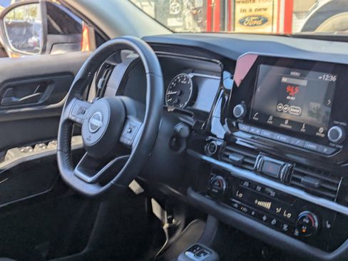 Used 2024 Nissan Pathfinder SV w/ SV Premium Package image 12