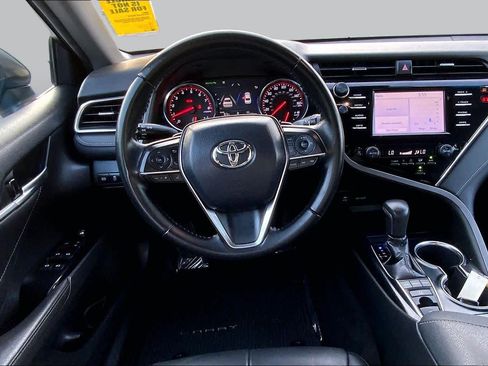 Used 2018 Toyota Camry XSE FWD image 6