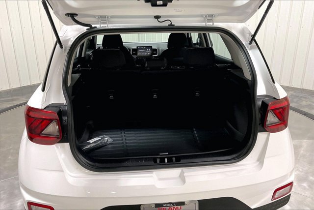 Used 2025 Hyundai Venue SEL FWD image 38