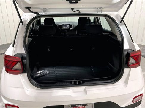 Used 2025 Hyundai Venue SEL FWD image 38