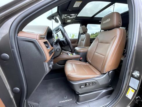Used 2021 Chevrolet Tahoe High Country w/ Premium Package AWD/4WD image 11