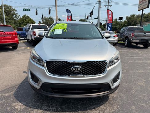 Used 2018 Kia Sorento FWD image 3