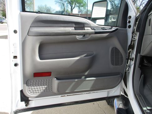 Used 2001 Ford F250 Lariat AWD/4WD image 11