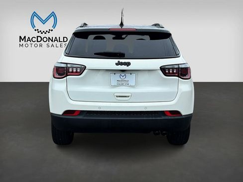 Used 2018 Jeep Compass Latitude w/ Popular Equipment Group FWD image 6