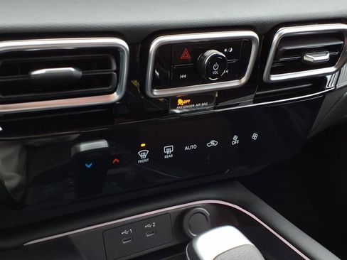 New 2026 Nissan Sentra SR w/ Floor Mat Package image 16