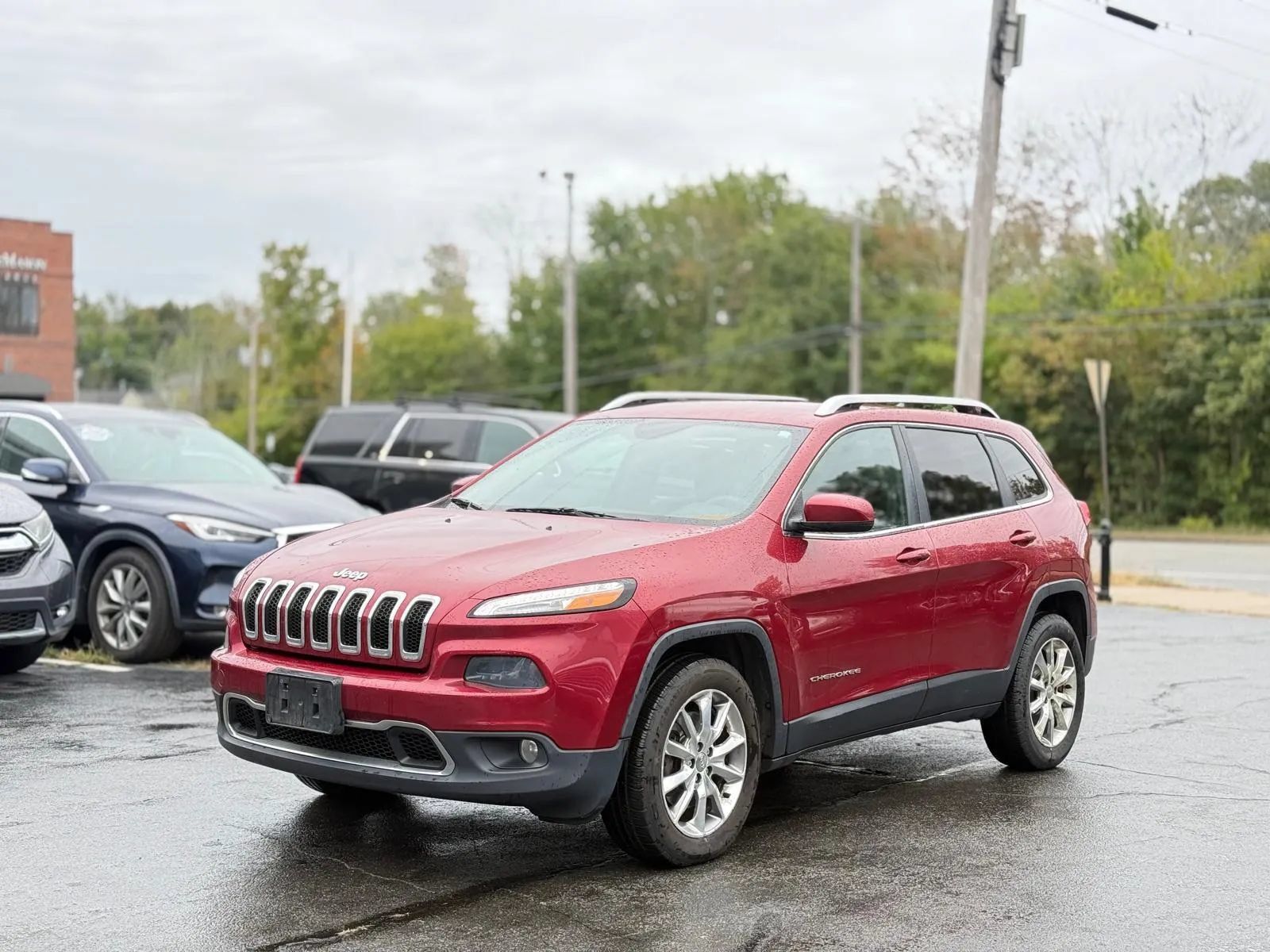 Used 2014 Jeep Cherokee Limited w/ Luxury Group AWD/4WD image 4