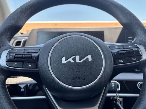 Used 2025 Kia Sportage LX FWD image 27