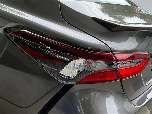 Used 2022 Toyota Camry SE FWD image 18