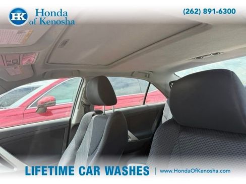 Used 2011 Toyota Camry SE w/ SE Extra-Value Pkg #1 FWD image 5