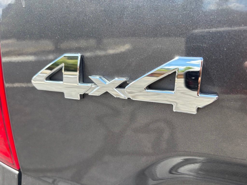 Used 2016 Toyota Tundra SR5 w/ SR5 Upgrade Package AWD/4WD image 15