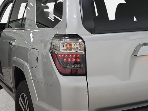 Used 2018 Toyota 4Runner Limited AWD/4WD image 34