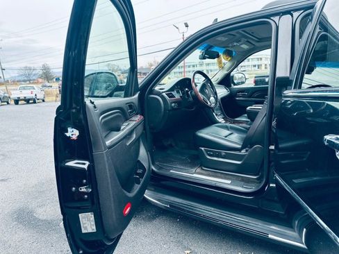 Used 2013 Cadillac Escalade ESV Luxury image 6