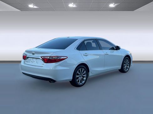 Used 2016 Toyota Camry XLE w/ Moonroof Package FWD image 9
