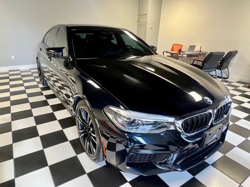 Used 2018 BMW M5 image 2