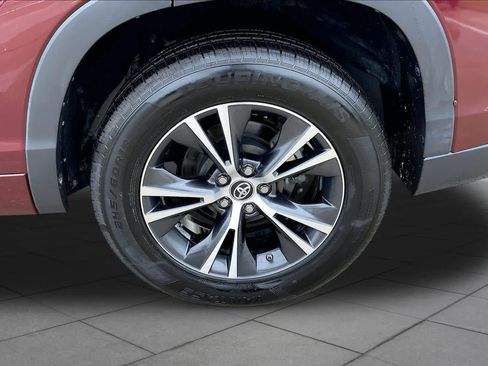 Used 2018 Toyota Highlander LE FWD image 11