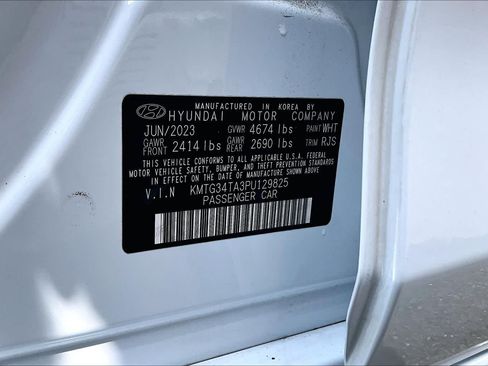 Used 2023 Genesis G70 2.0T RWD image 34