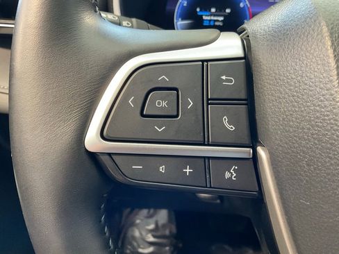 Used 2023 Toyota Highlander Limited AWD/4WD image 11