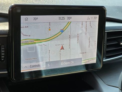 Used 2022 Ford Explorer XLT image 27