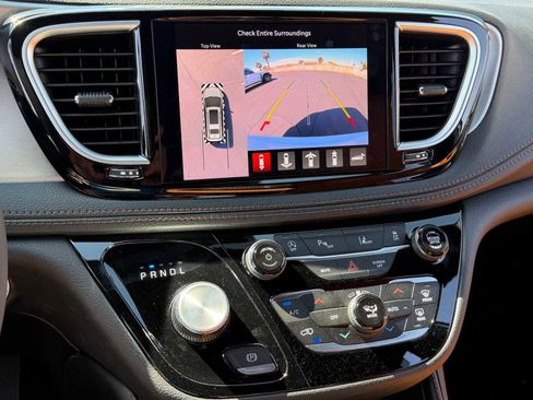 New 2026 Chrysler Pacifica Pinnacle AWD/4WD image 18