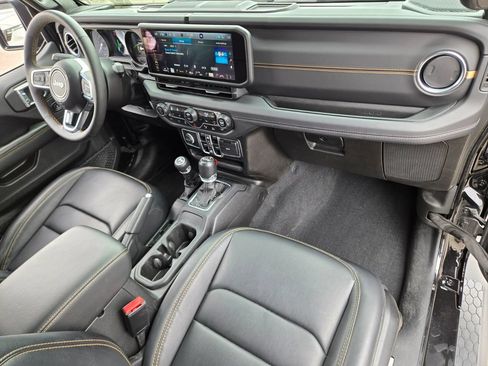 Used 2024 Jeep Wrangler Unlimited Sahara w/ Technology Group AWD/4WD image 21