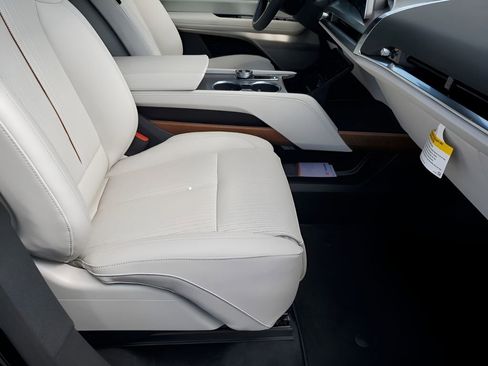 New 2026 Cadillac Vistiq Luxury image 16