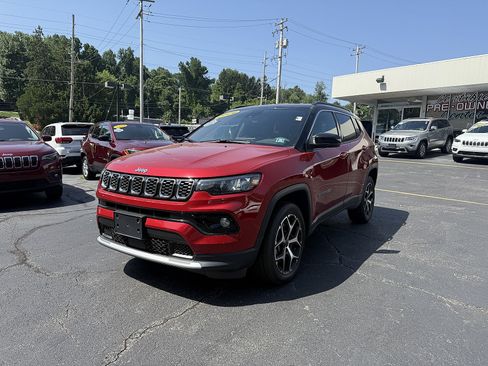 Used 2026 Jeep Compass Limited AWD/4WD image 3
